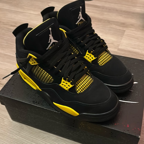 Jordan 4 yellow thunder - Picture 1 of 4